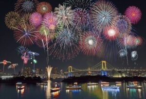 夜空に輝く隅田川の花火