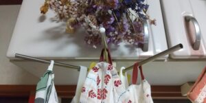 吊り下げ用ループで吊ったふきん