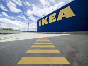 IKEAの店舗と敷地の写真